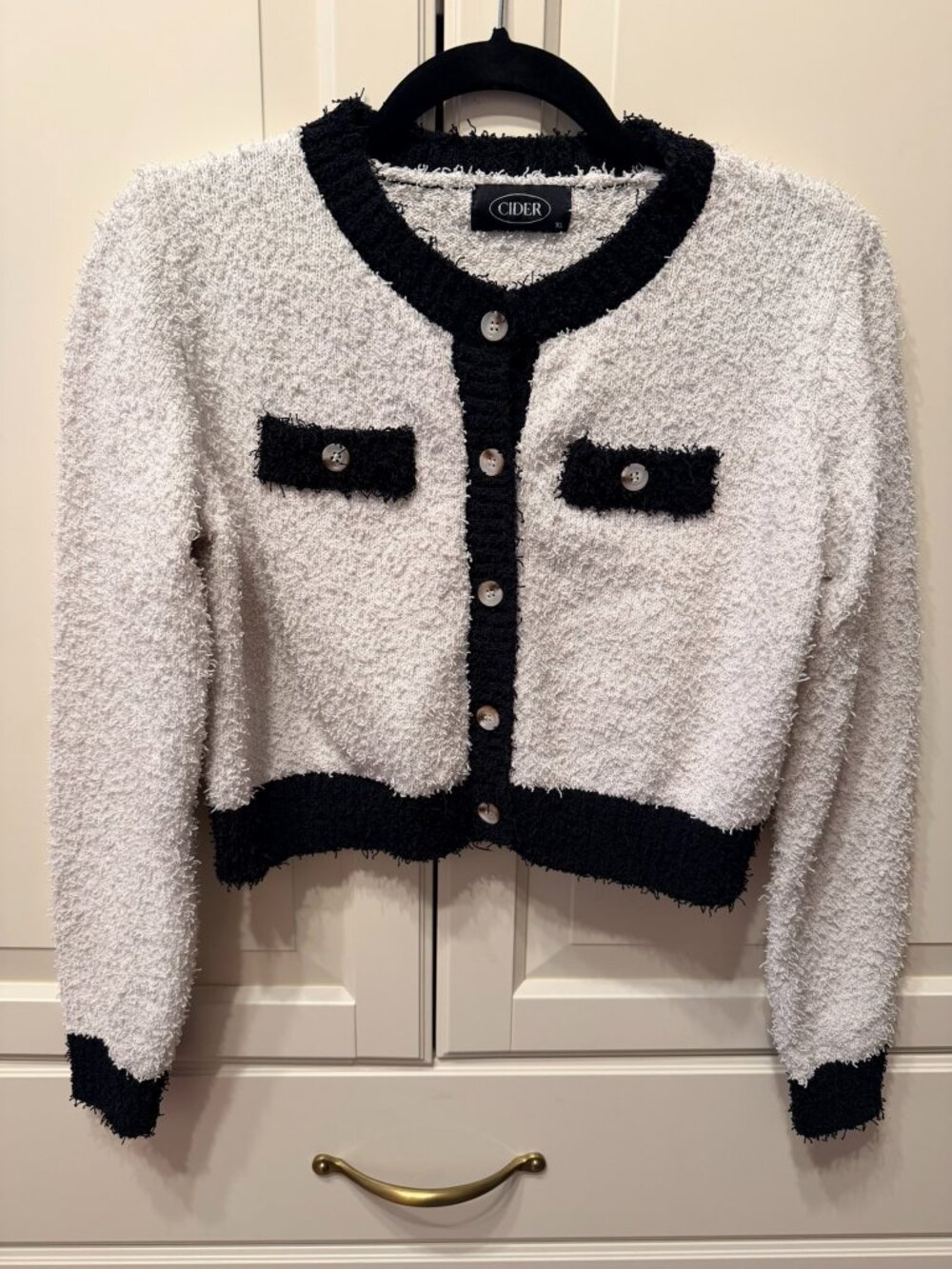 CIDER Black & White Fuzzy Cropped  Sweater (Size XL) VERY CUTE!